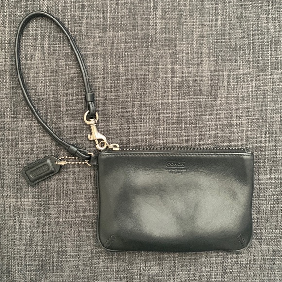 Coach Handbags - Coach wristlet